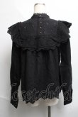 画像2: axes femme POETIQUE / 刺繍レースフリルブラウス  黒 S-25-06-11-038-AX-TO-AS-ZI (2)