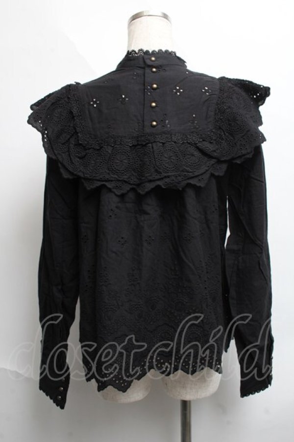 画像2: axes femme POETIQUE / 刺繍レースフリルブラウス  黒 S-25-06-11-038-AX-TO-AS-ZI (2)