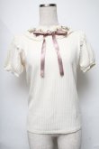 画像1: axes femme POETIQUE / フラワーリボン刺繍襟プルオーバー  オフ S-25-06-11-020-AX-TO-AS-ZS (1)