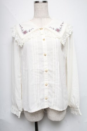画像: axes femme POETIQUE / フラワークロス刺繍ブラウス  オフ S-25-06-11-024-AX-BL-AS-ZS