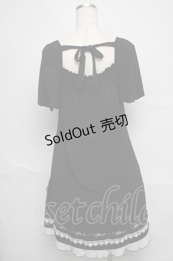 画像2: Ozz Croce / 裾プリーツ刺繍ワンピース  黒ｘ白 S-25-06-20-040-OO-OP-HR-ZS (2)