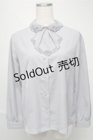画像: an another angelus / カットワーク刺繍ジャボ付きブラウス  グレー S-25-06-27-019-CA-BL-HR-ZT490