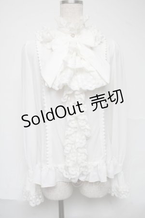 画像: AND ROMEO / スタンド襟フリルブラウス  白 S-25-07-01-012-LO-BL-HR-ZS
