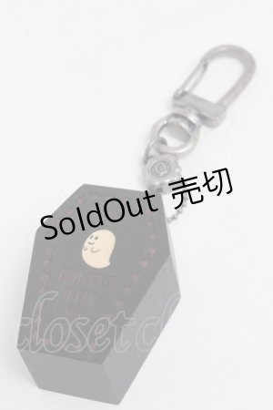 画像: Q-pot. / 棺桶バッグチャーム  黒 S-25-07-03-014-QP-AC-AS-ZS