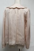 画像2: an another angelus / 襟刺繍サテンブラウス  ベージュ S-25-07-13-005-CA-TO-HR-ZS (2)