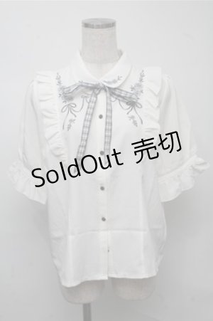 画像: axes femme / リボン付ローズ刺繍ブラウス  白 S-25-07-14-030-AX-TO-HR-ZS