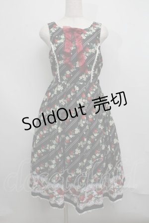 画像: axes femme kawaii / いちご柄ジャンパースカート  黒 S-25-07-17-039-AX-OP-HR-ZI