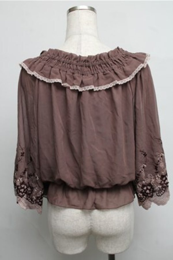 画像2: axes femme / オフショル刺繍シフォントップス  ブラウン S-25-07-26-030-AX-TO-HR-ZS (2)