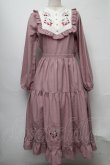 画像1: axes femme POETIQUE / ブロッキングベリー刺繍ワンピース  ピンク S-25-07-30-040-AX-OP-HR-ZS (1)