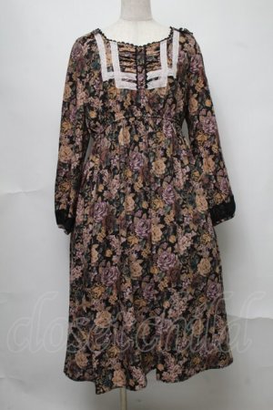 画像: axes femme / 胸元シャーリング&レース花柄ワンピース  黒 S-25-07-31-049-AX-OP-AS-ZS