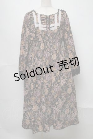 画像: axes femme / 胸元シャーリング&レース花柄ワンピース  黒 S-25-07-31-049-AX-OP-AS-ZI