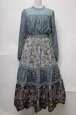 画像1: axes femme NOSTALGIE / 花柄ｘ刺繍スタンドワンピース  グリーン S-25-07-31-042-AX-OP-AS-ZS (1)
