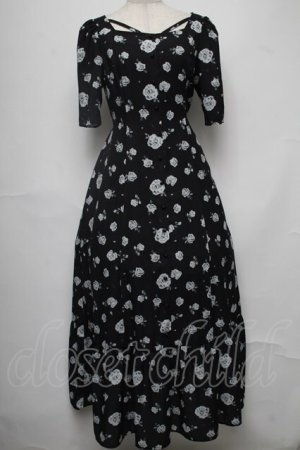 画像: EATME / ROSE PRINTスクエアネックワンピース  黒ｘ白 S-25-08-01-038-LO-OP-HR-ZS