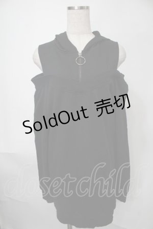 画像: NieR Clothing / ショルダーカットフード付きカットソー  黒 S-25-08-02-031-PU-TO-HR-ZS