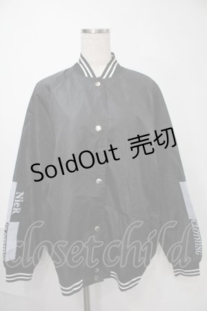 画像: NieR Clothing / プリントナイロンスタジャン  黒 S-25-08-02-034-PU-JA-HR-ZY