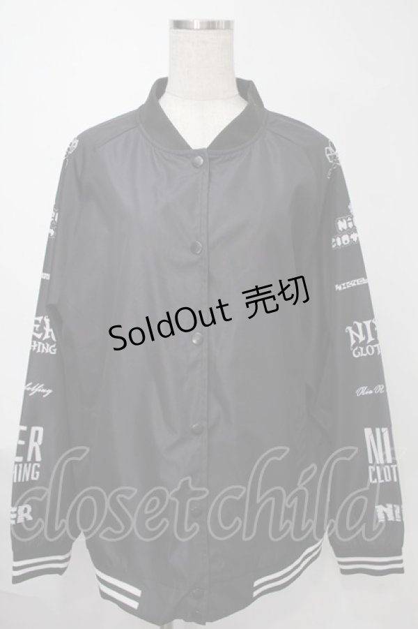 画像1: NieR Clothing / プリントナイロンスタジャン  黒 S-25-08-02-036-PU-JA-HR-ZS (1)