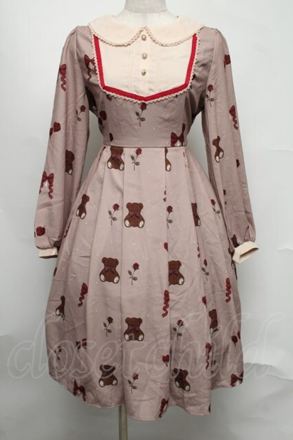 画像1: axes femme kawaii / プレゼントベアーワンピース  ベージュ S-25-08-05-027-AX-OP-AS-ZS (1)