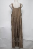 画像2: NieR Clothing / ベルトストラップジャンパースカート  カーキ S-25-08-07-037-PU-OP-AS-ZS (2)