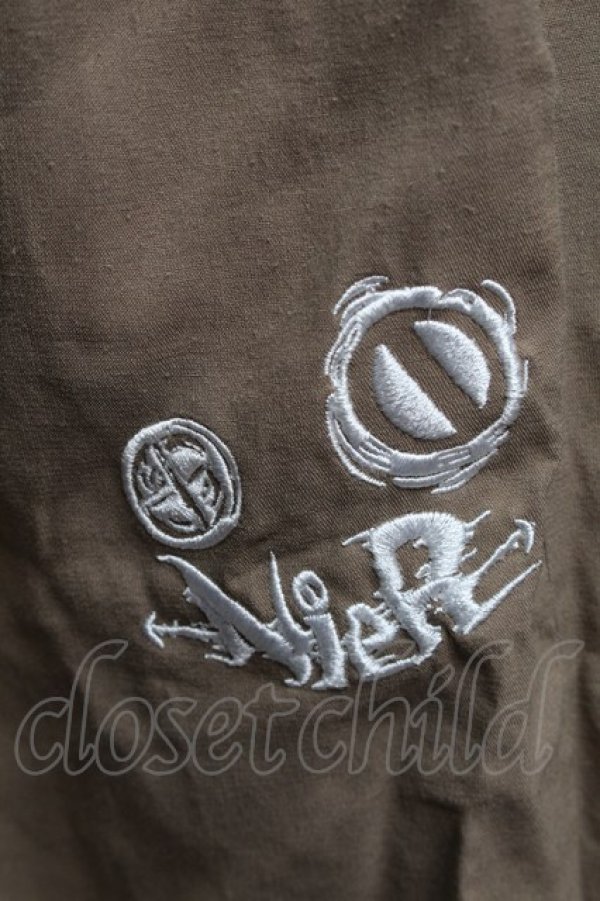 画像3: NieR Clothing / ベルトストラップジャンパースカート  カーキ S-25-08-07-037-PU-OP-AS-ZS (3)