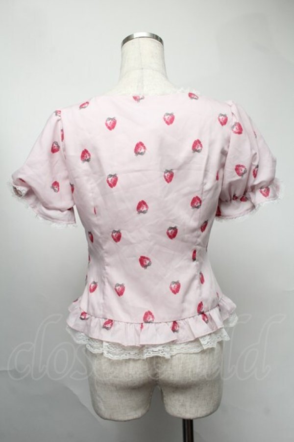 画像2: mille fille closet / ストロベリー柄ブラウス風カットソー  ピンク S-25-08-09-040-LO-BL-HR-ZT349 (2)