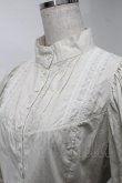 画像3: ATELIER PIERROT / 立ち襟レース七分丈ブラウス  ベージュ S-25-08-21-006-EL-BL-HR-ZS (3)