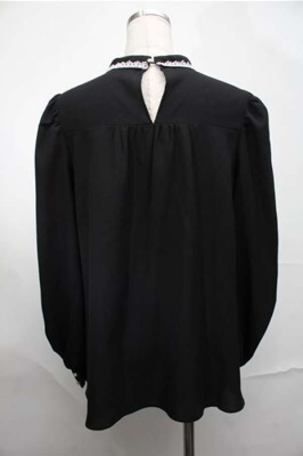 画像2: axes femme POETIQUE / ナイトメアー・ビフォア・クリスマス 刺繍ブラウス  黒 S-25-08-25-019-AX-BL-AS-ZS (2)