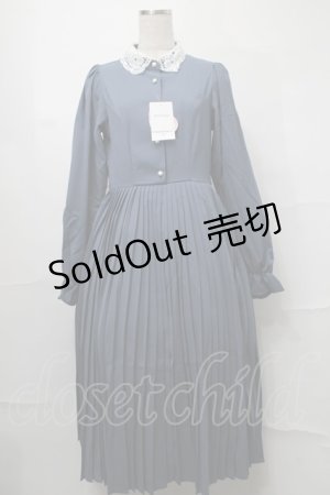 画像: m petit by misako / レース襟プリーツワンピース  ブルー S-25-08-26-045-LO-OP-HR-ZS