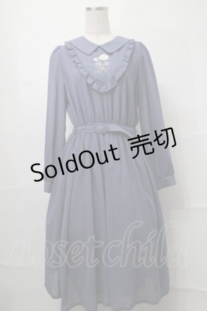 画像: Fi.n.t / ローズミニブーケ刺繍シアーワンピース  ブルー S-25-08-26-046-CA-OP-HR-ZS