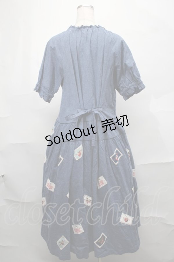 画像2: PINK HOUSE / PINK HOUSE×HELLO KITTY ネームワッペン使いワンピース  赤 S-25-08-29-049-LO-OP-HR-ZS (2)