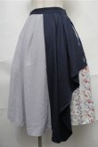 画像1: axes femme / スカーフ風花柄切替スカート  紺ｘ白 S-25-08-31-053-AX-SK-AS-ZS (1)