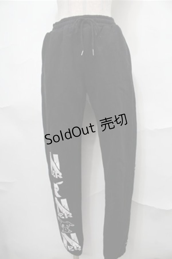 画像1: NieR Clothing / プリントスウェットパンツ  黒 S-25-08-31-059-PU-PA-HR-ZY (1)