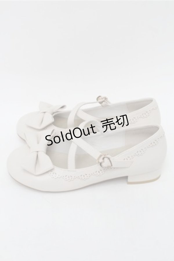 画像2: axes femme kawaii / クロスベルトリボンパンプス  アイボリー S-25-08-31-015-AX-SH-HR-ZS (2)