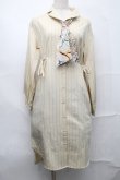 画像1: axes femme / スカーフ付シャツワンピ  オフ S-25-09-04-047-AX-OP-AS-ZS (1)