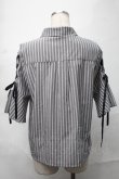 画像2: axes femme POETIQUE / 袖レースアップブラウス  グレー S-25-09-04-022-AX-BL-AS-ZS (2)