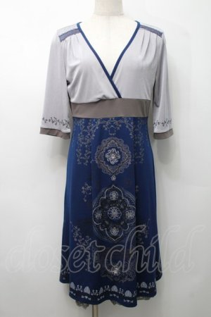 画像: Ozz oneste / フロント魔法陣刺繍ワンピース  グレーＸ青 S-25-09-05-011-OO-OP-SA-ZS
