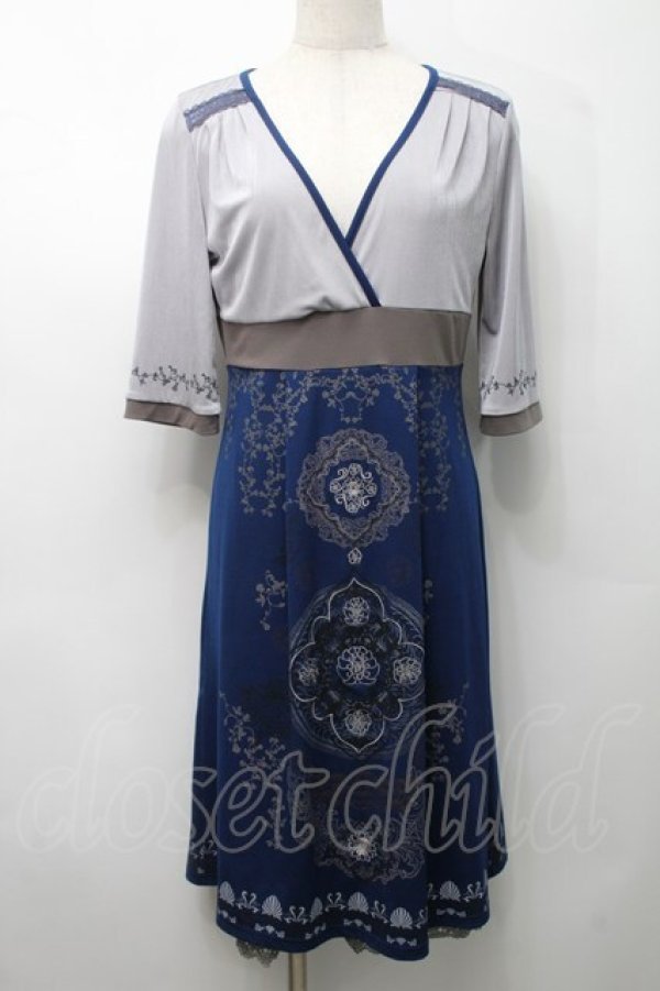 画像1: Ozz oneste / フロント魔法陣刺繍ワンピース  グレーＸ青 S-25-09-05-011-OO-OP-SA-ZS (1)