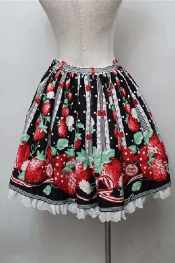 画像2: Angelic Pretty / 摘みたていちごエプロン風スカート  黒 S-25-09-06-051-AP-SK-AS-ZT224 (2)
