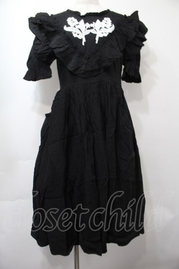 BAROQUE / 鈴蘭刺繍ワンピース 黒x白 S-25-09-15-046-EL-OP-AS