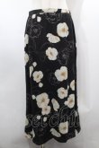 画像1: INGEBORG / カメリアリボン総柄スカート  黒 S-25-09-17-059-LO-SK-AS-ZT365 (1)