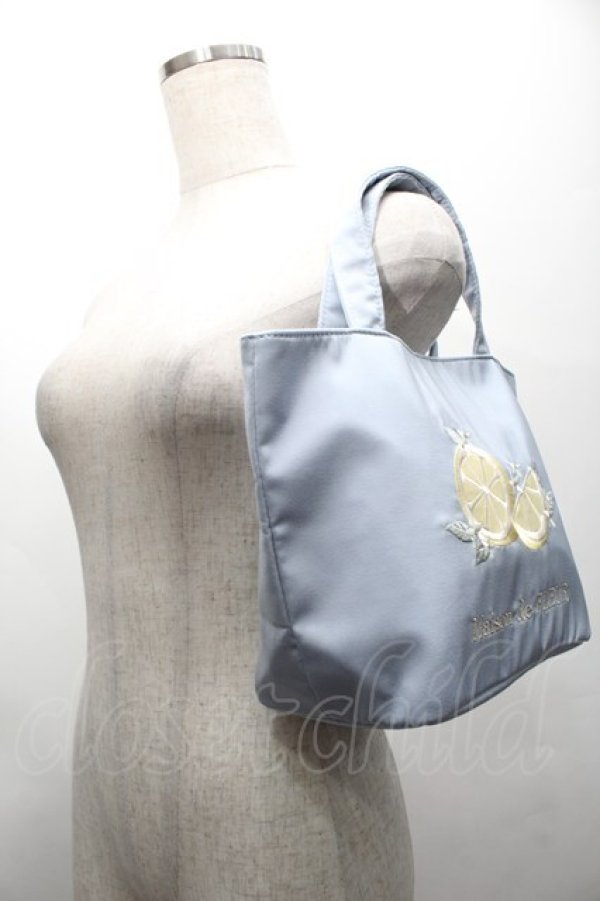 画像2: Maison de FLEUR / レモン刺繍トートバッグ  サックス S-25-09-23-1057-LO-BG-AS-ZT501 (2)