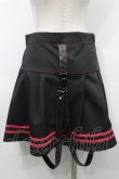 画像2: KILL STAR / レザーサスペンダー付きスカート  黒ｘ赤 S-25-09-25-058-SL-SK-HR-ZS (2)