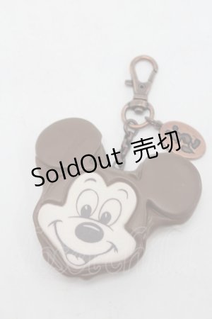 画像: Q-pot. / ミッキーマウス/チョコケーキバッグチャーム  ブラウン S-25-10-07-019-QP-ZA-HR-ZS