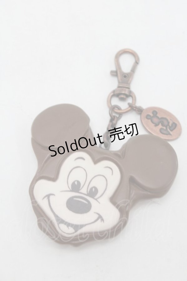 画像1: Q-pot. / ミッキーマウス/チョコケーキバッグチャーム  ブラウン S-25-10-07-019-QP-ZA-HR-ZS (1)