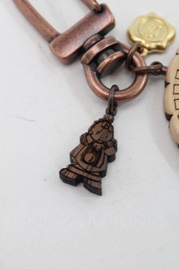 画像2: Q-pot. / 美女と野獣/ルミエール/ビスケットキーホルダー  ブラウン S-25-10-07-020-QP-ZA-HR-ZS (2)