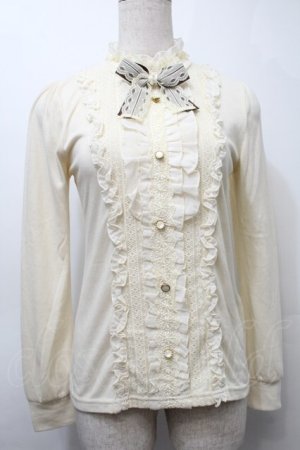 画像: axes femme / リボンブローチ付きブラウス風プルオーバー  アイボリー S-25-10-11-053-AX-TO-HR-ZS