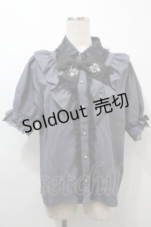 画像: NOEMIE / ゴシックレースフリルリボンブラウス  紺 S-25-10-16-032-LO-BL-HR-ZS