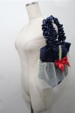 画像3: Maison de FLEUR / 白雪姫限定デザイン フリルハンドルトートバッグ  紺 S-25-10-17-030-LO-BG-HR-ZS (3)