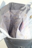 画像4: Maison de FLEUR / シナモロールみるくミニダブルリボントートバッグ  サックス S-25-10-24-1006-LO-BG-AS-ZS (4)