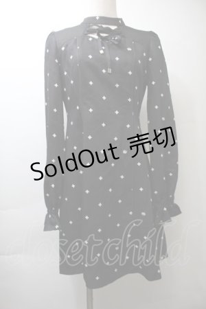 画像: EAT ME / メディカルクロスプリントワンピース  黒 S-25-10-26-046-LO-OP-AS-ZS