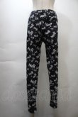 画像1: NieR Clothing / 総柄レギンスパンツ  黒 S-25-10-26-060-PU-PA-HR-ZS (1)